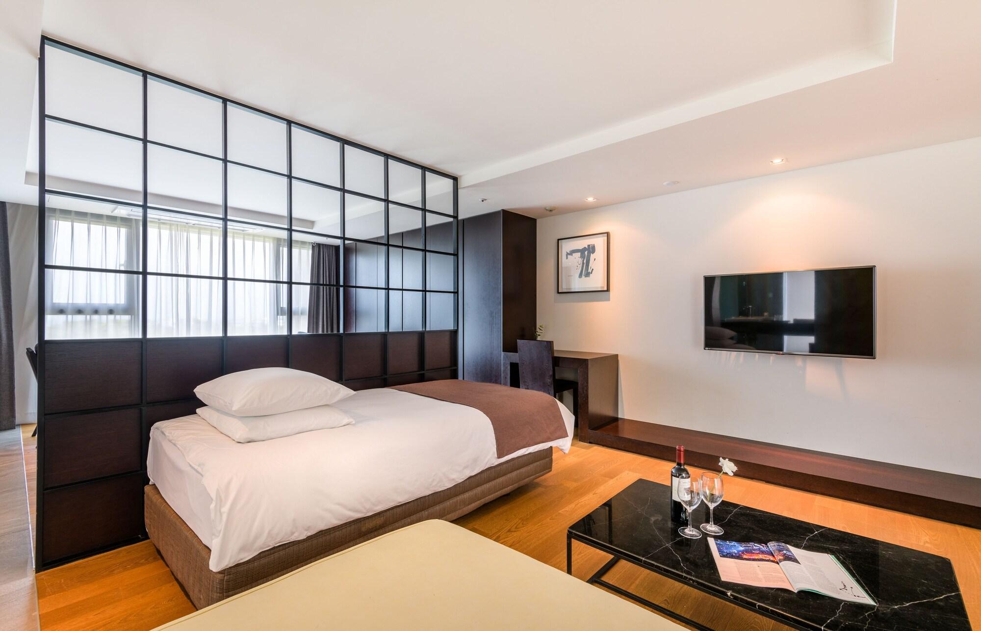 ג'גו Brown Suites Hotel And Resort מראה חיצוני תמונה